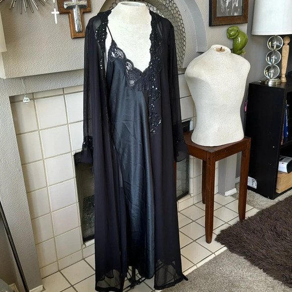 Lucie Ann Peignoir black Robe w/ matching nightgown collectors piece set Size L - Picture 1 of 14
